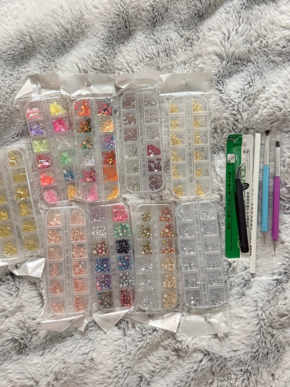 Nail Art Rhinestone and Charm Kit - Assorted Colors